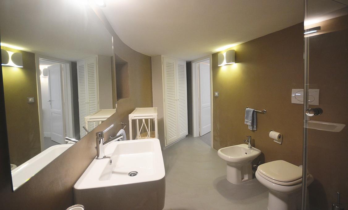 Piano inferiore - Camera doppia con letti queen size - Bagno